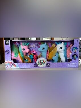 Member's Mark Unicorn Playset 28Pc Glow-in-the-Dark Wings & Styling Accessories
